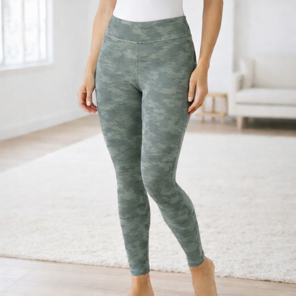 SPANX Gray/Green Camouflage‎ Leggings